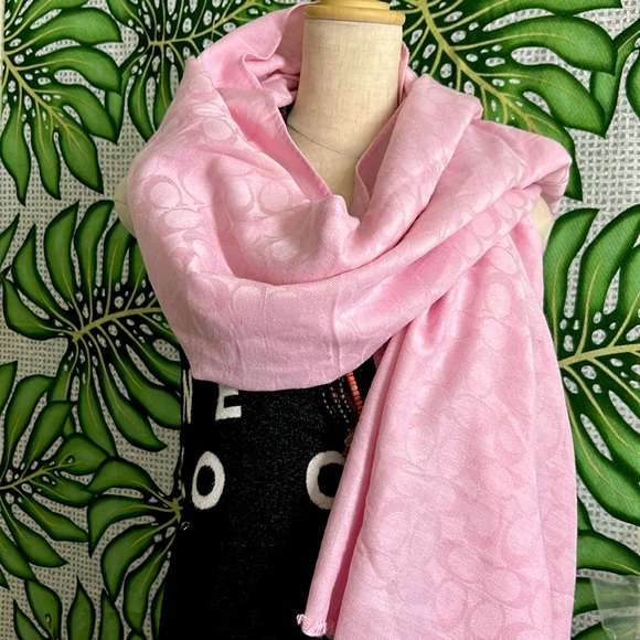 🖤NEW💕COACH 65” L x W baby pink Cashmere Silk scarf